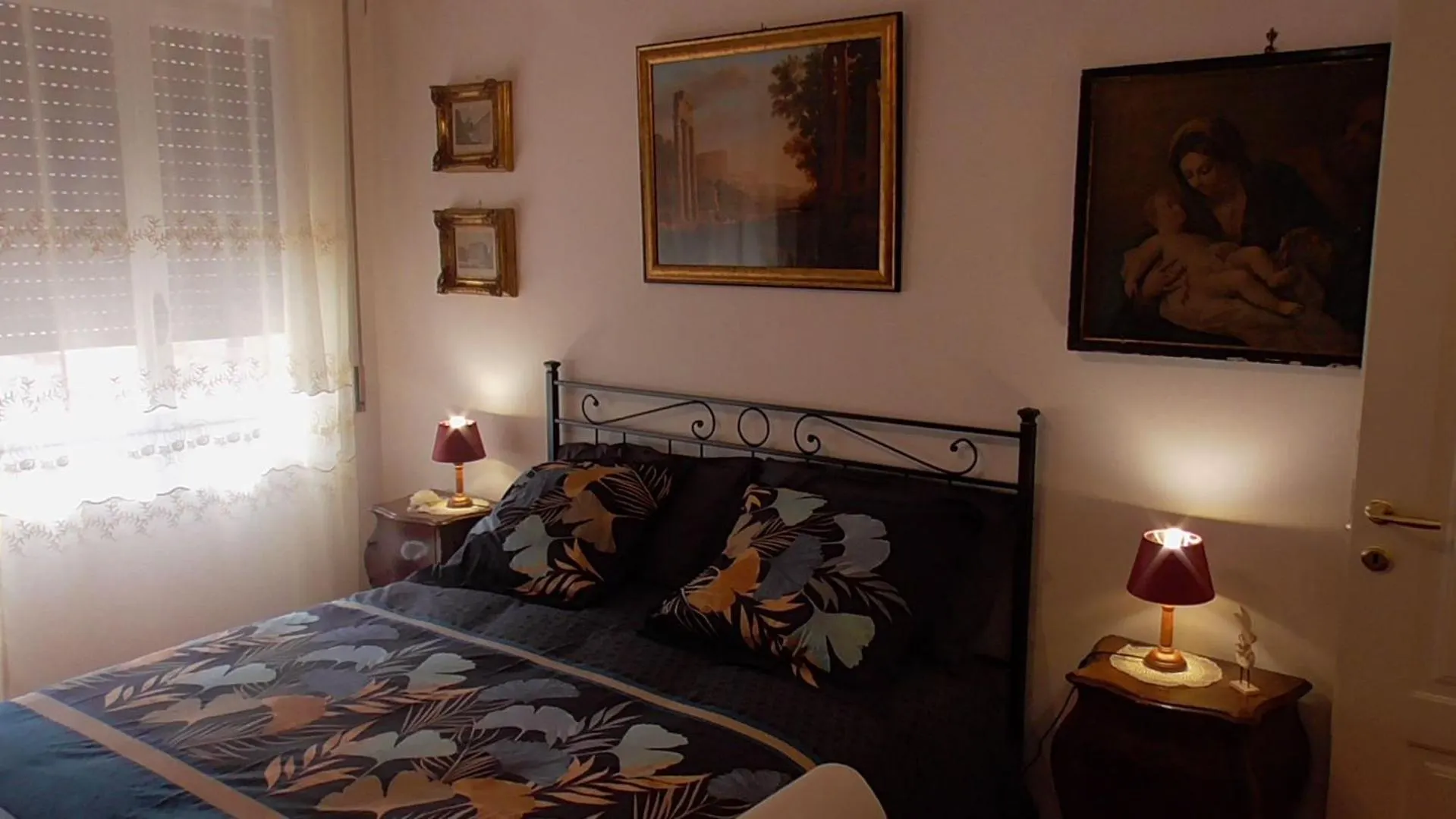 Italian Romance - A Fine Apartment In Rome Italy
