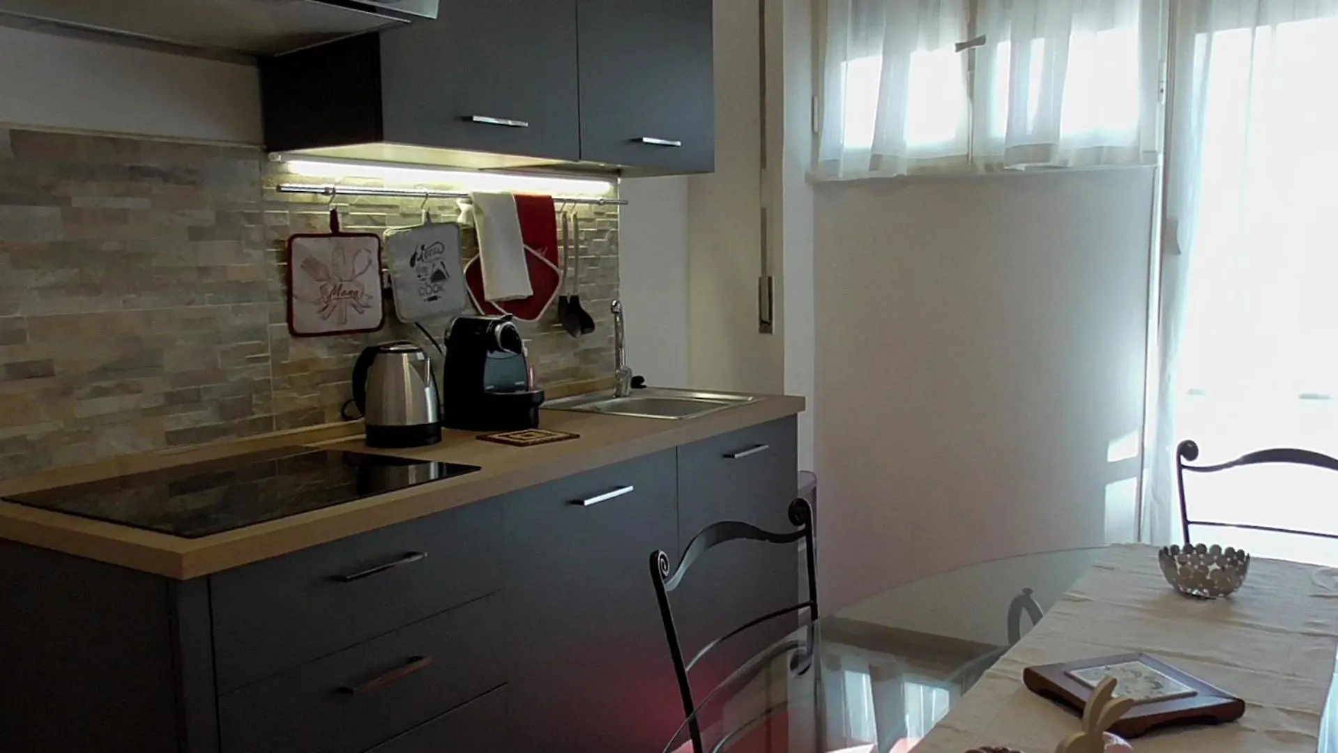 Italian Romance - A Fine Apartment In Rome 0*,