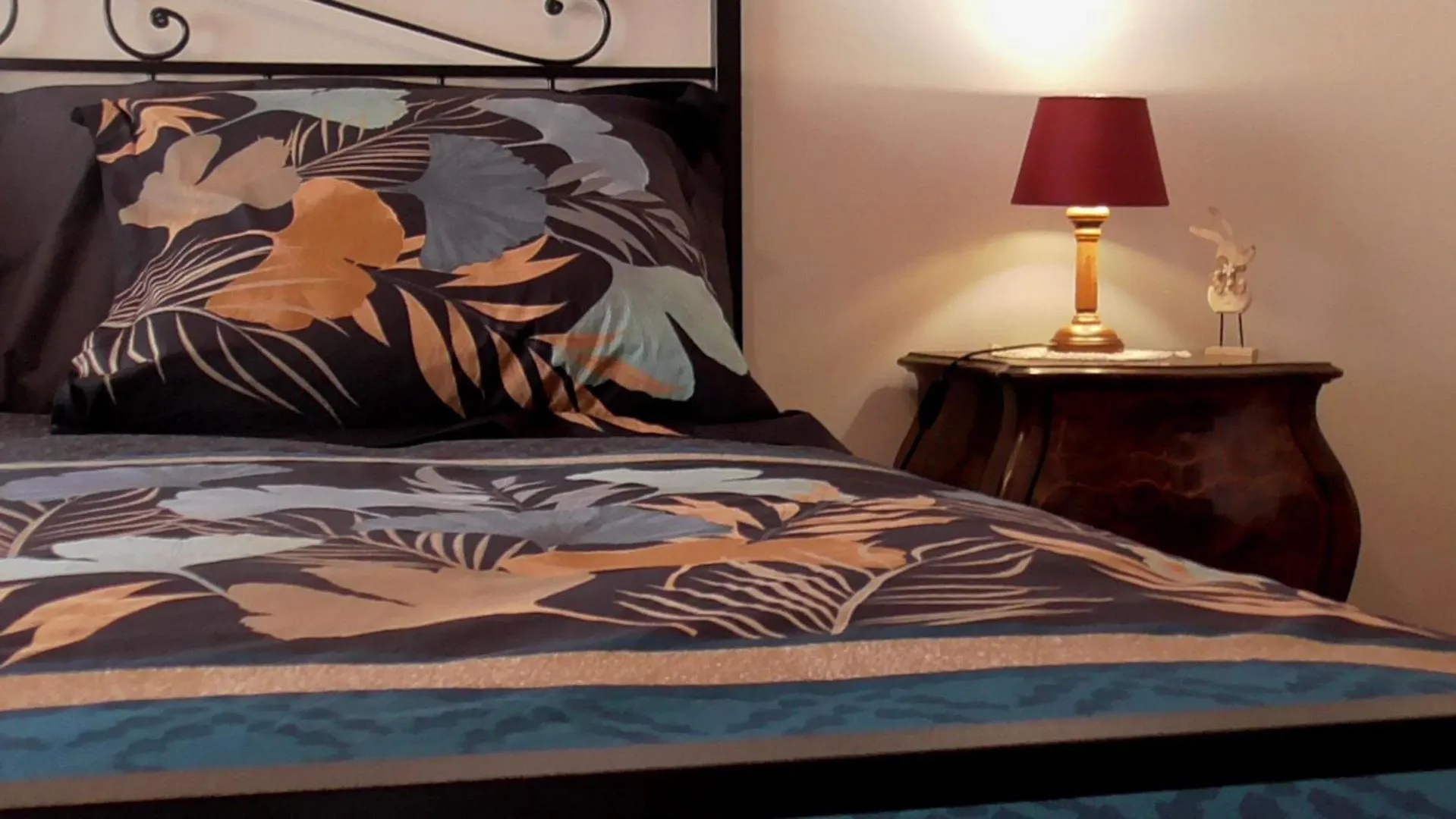 Italian Romance - A Fine Apartment In Rome