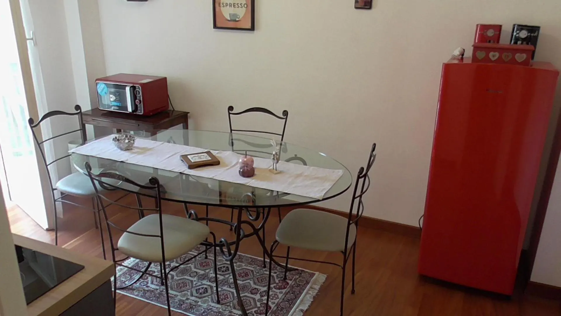 Italian Romance - A Fine Apartment In Rome