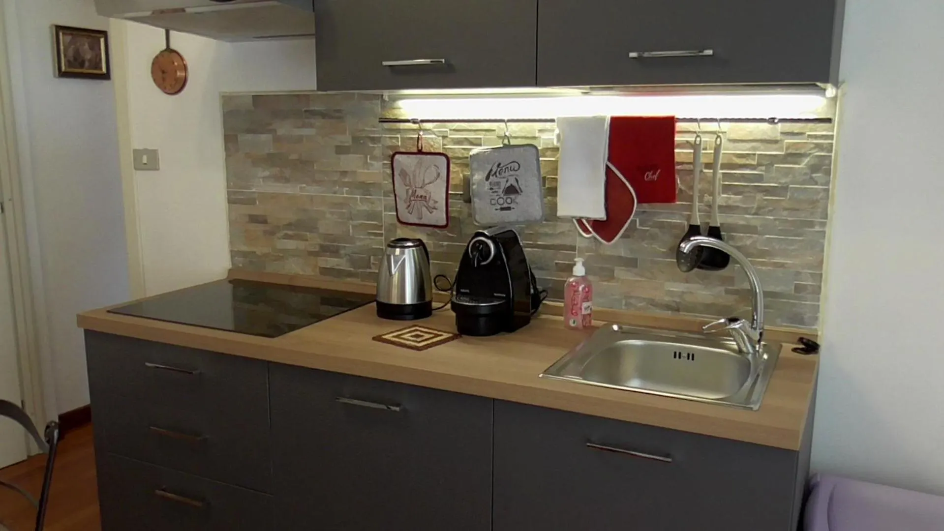 Italian Romance - A Fine Apartment In Rome Italy