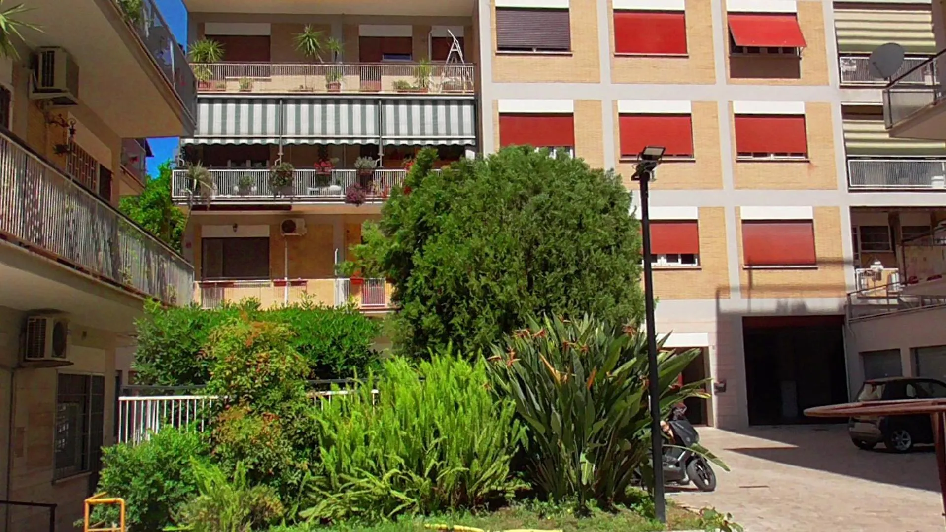Italian Romance - A Fine Apartment In Rome